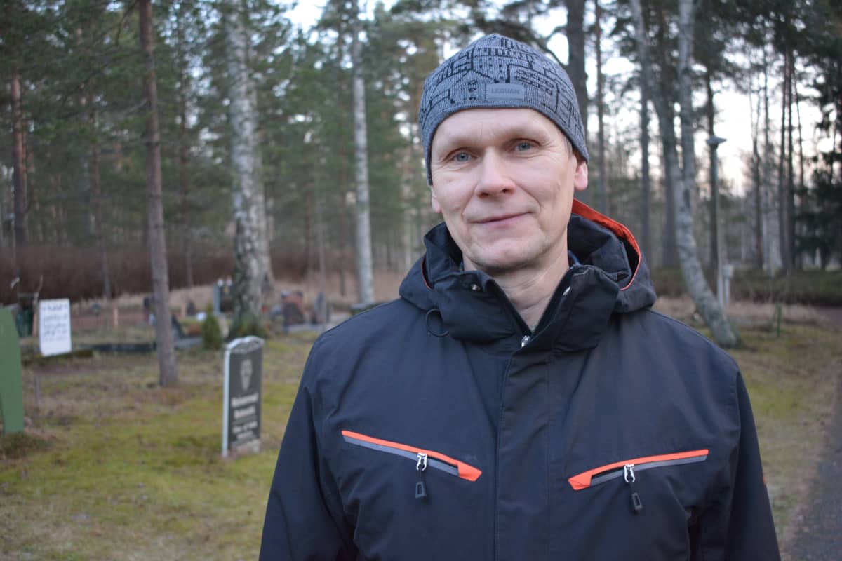 Hautausmaan päällikkö Pekka Sorri.
