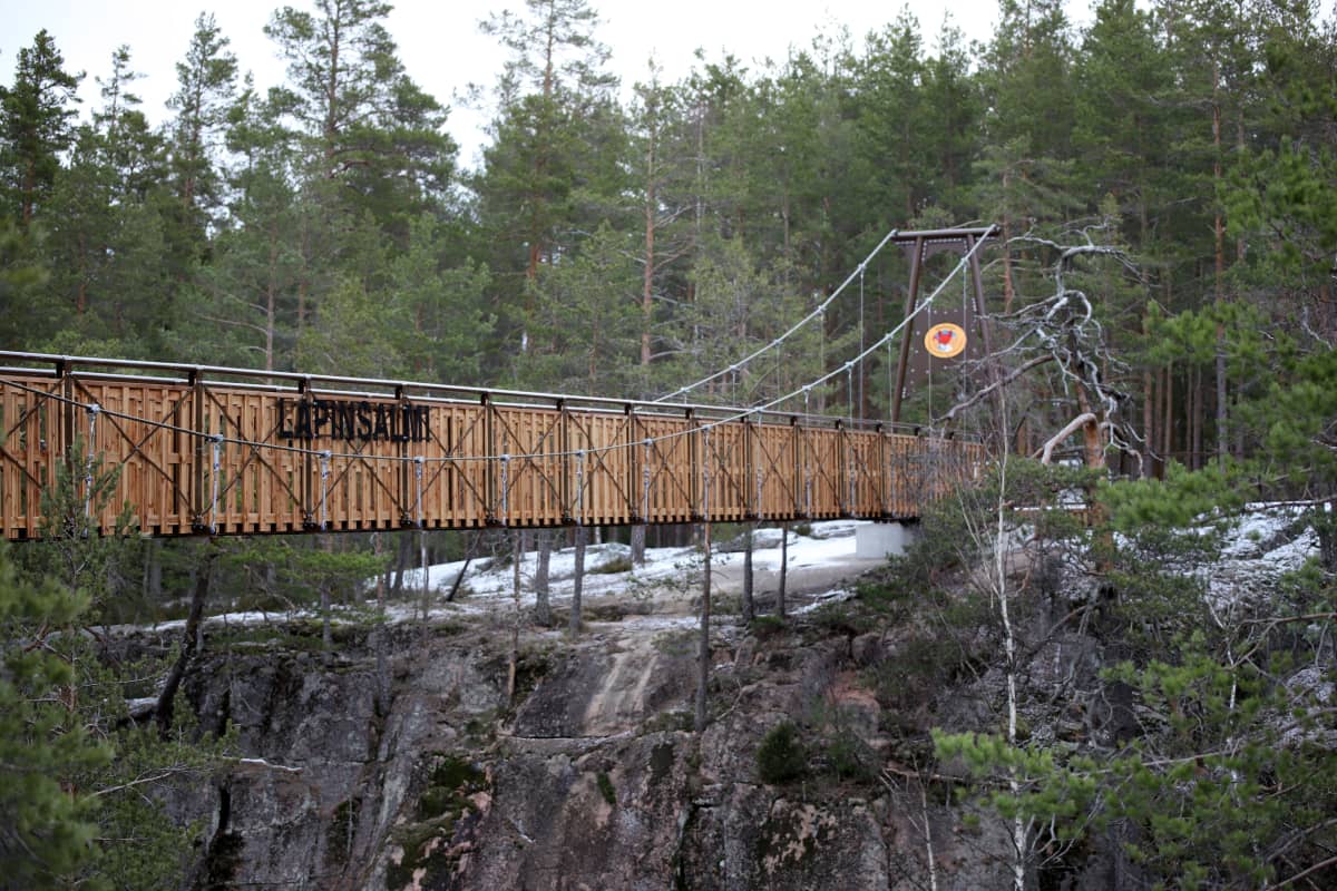 Lapinsalmen riippusilta Repoveden kansallispuistossa