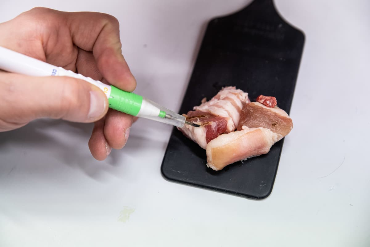 Älyveitsi TTY:n laboratoriossa.