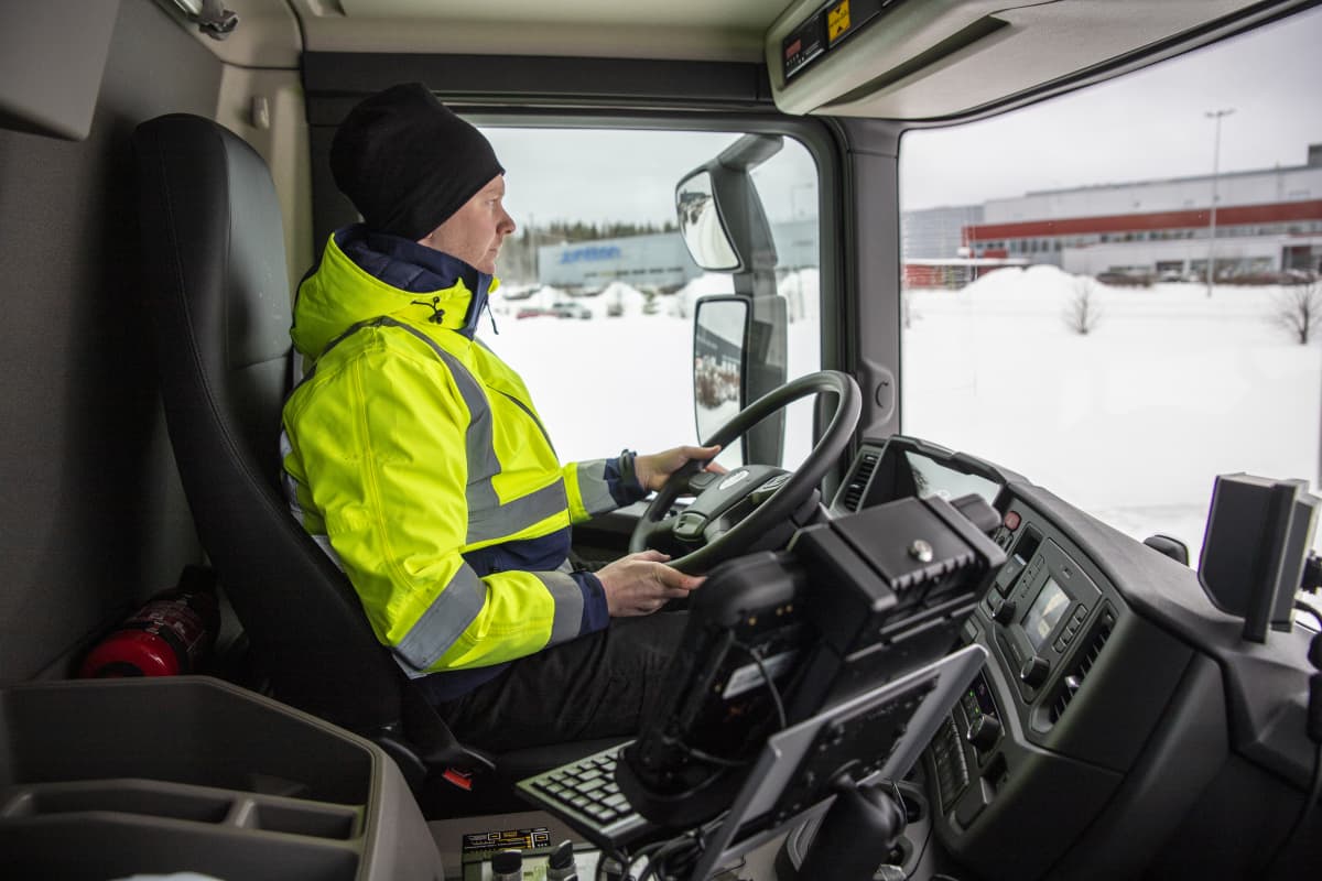 Hyötyjäteautonkuljettaja Tomi Tuononen