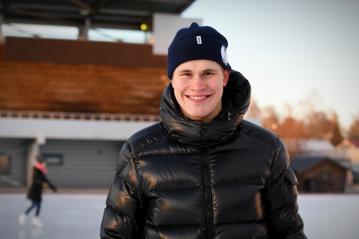 Jesse Puljujärvi ler, januari 2020.