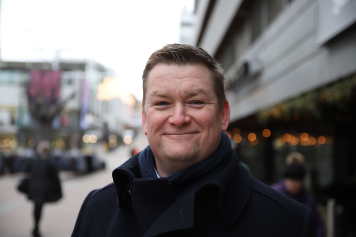 Lahden teknisen ja ympäristölautakunnan puheenjohtaja Francis McCarron (kok.)