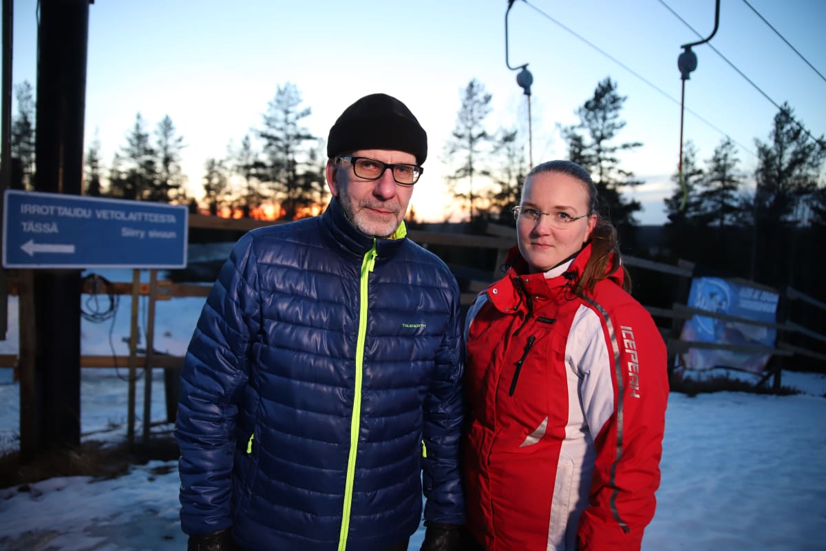 Voitto Vuorenmaa ja Tiina Ojala Vuorenmaan laskettelukeskuksessa Soinissa