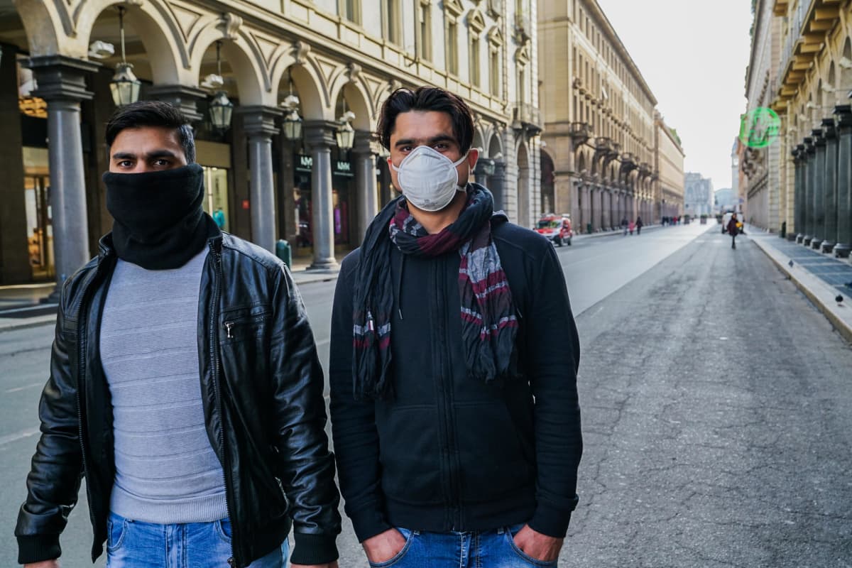 Torinon Via Romalla kahdella paikallisella asukkaalla oli hengityssuojat.