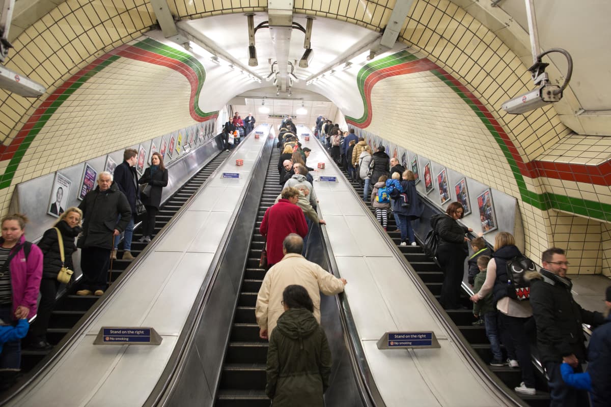 Piccadilly Circuksen metroasema vuonna 2015