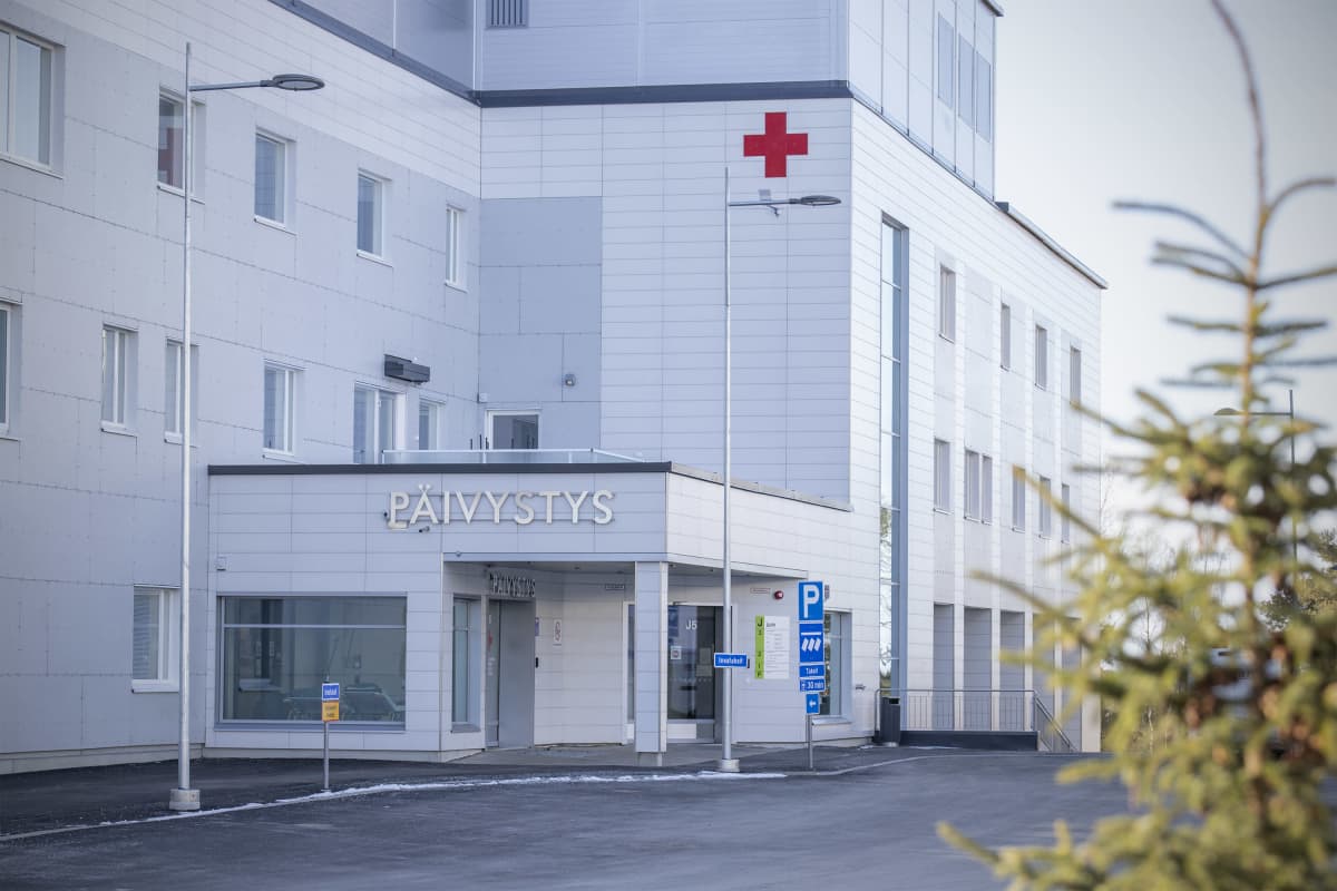 Ulkokuva Pohjois-Karjalan keskussairaalan päivystyksestä.