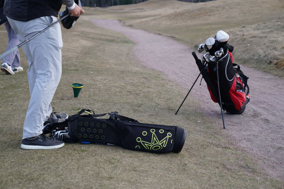 Tapiola Golf bagit nurmikolla