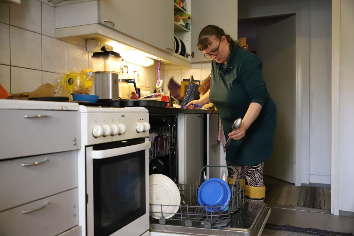 Teija Hakalin kodissaan Korialla.