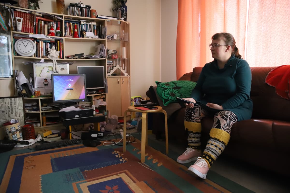 Teija Hakalin kodissaan Korialla.