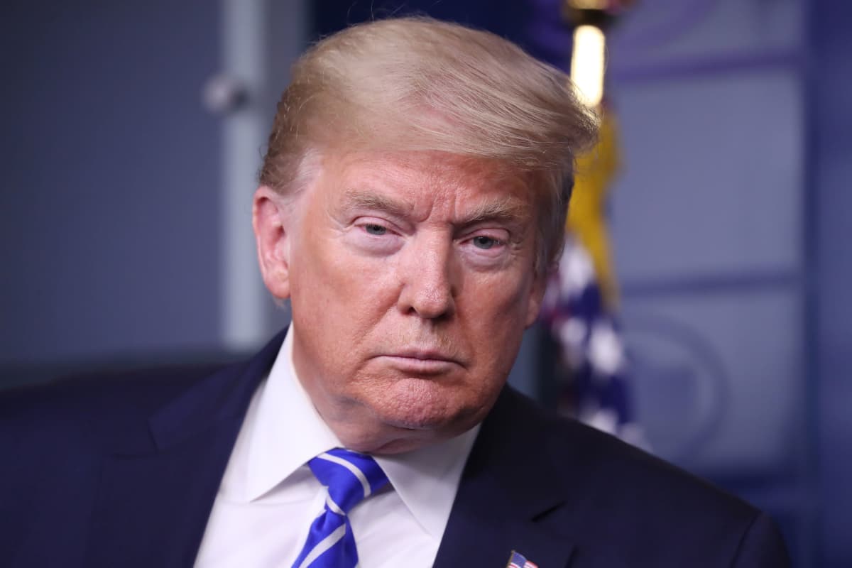 Yhdysvaltojen presidentti Donald Trump koronakriisin takia järjestetyssä tiedotustilaisuudessa Valkoisessa talossa 23. huhtikuuta 2020.