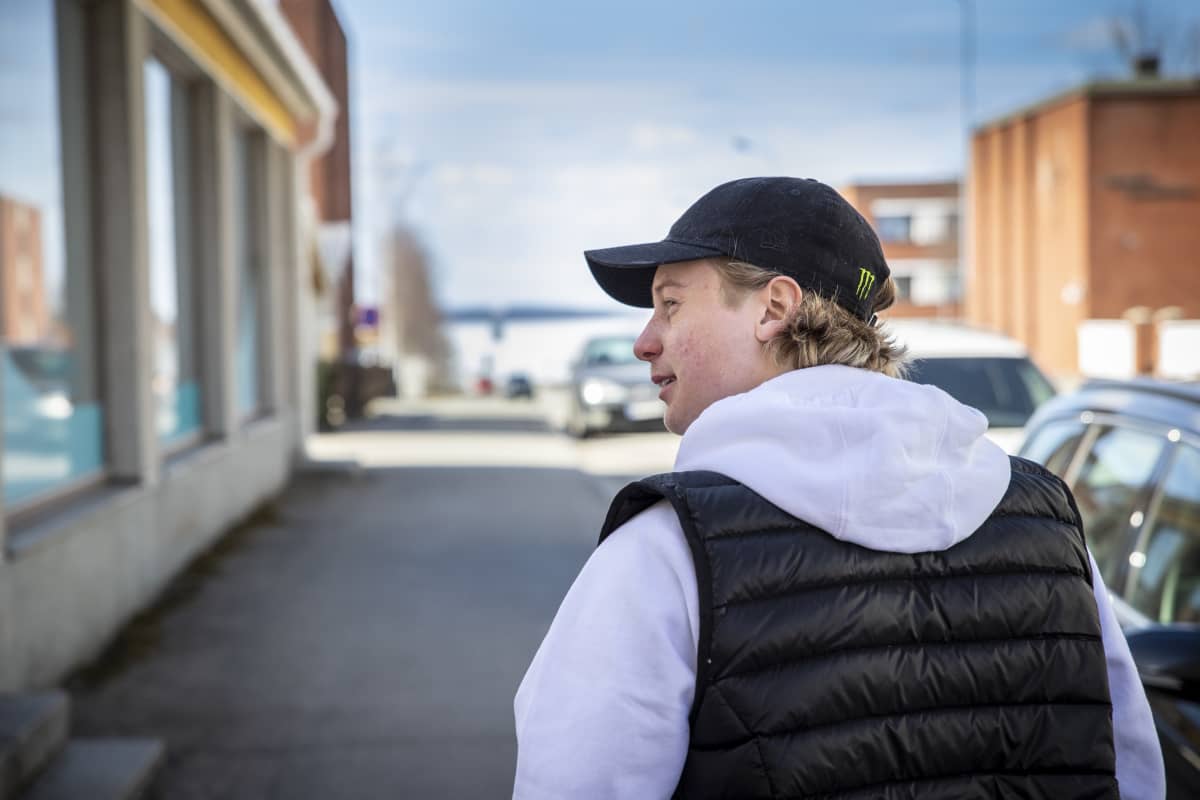 Suomalainen lumilautailija Rene Rinnekangas