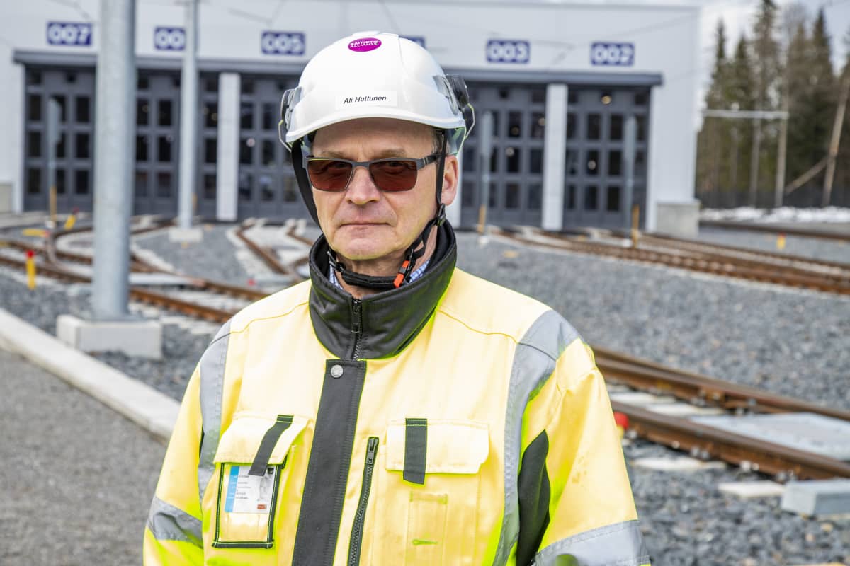 Tampereen Raitiotie Oy:n kalustopäällikkö Ali Huttunen
