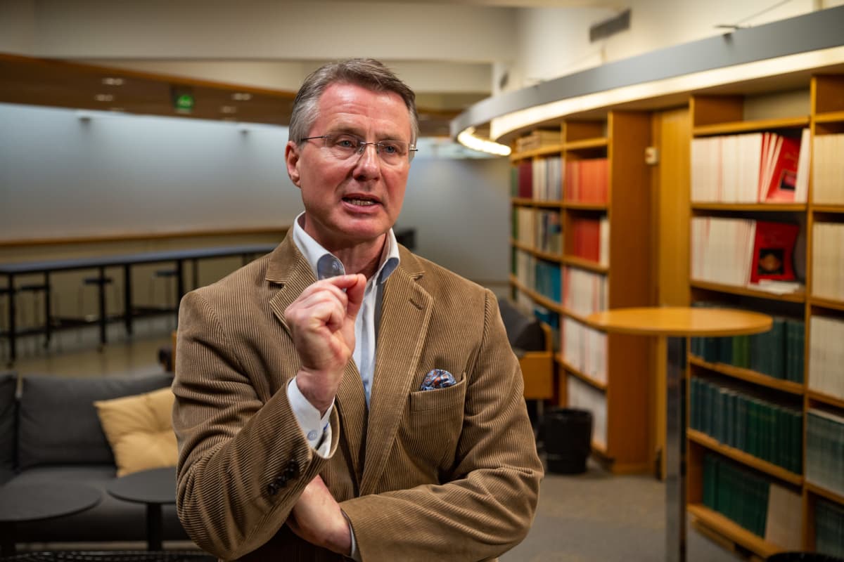 Helsingin yliopiston virologian professori Kalle Saksela.