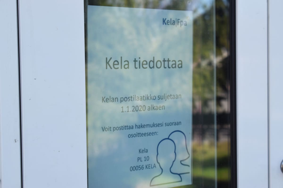 Ohje postilaatikon puuttumisesta Kelan seinässä.