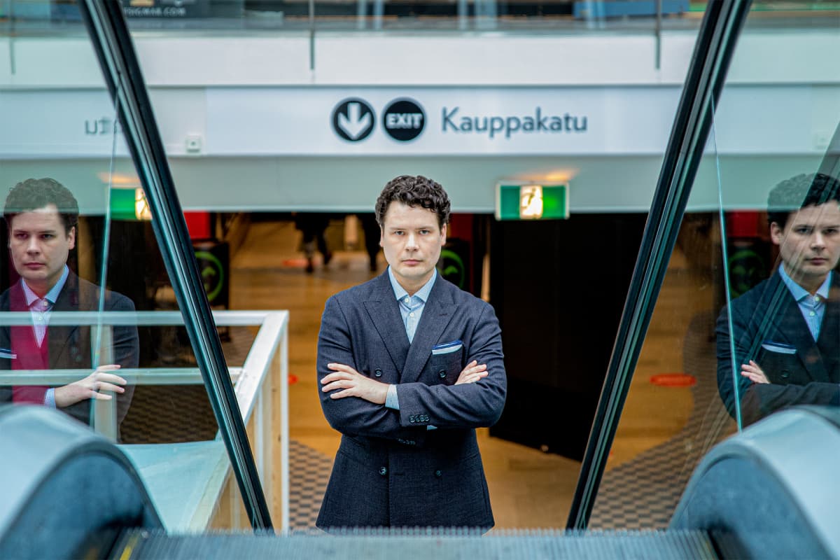 Jussi Nyrhinen poseeraa kameralle.