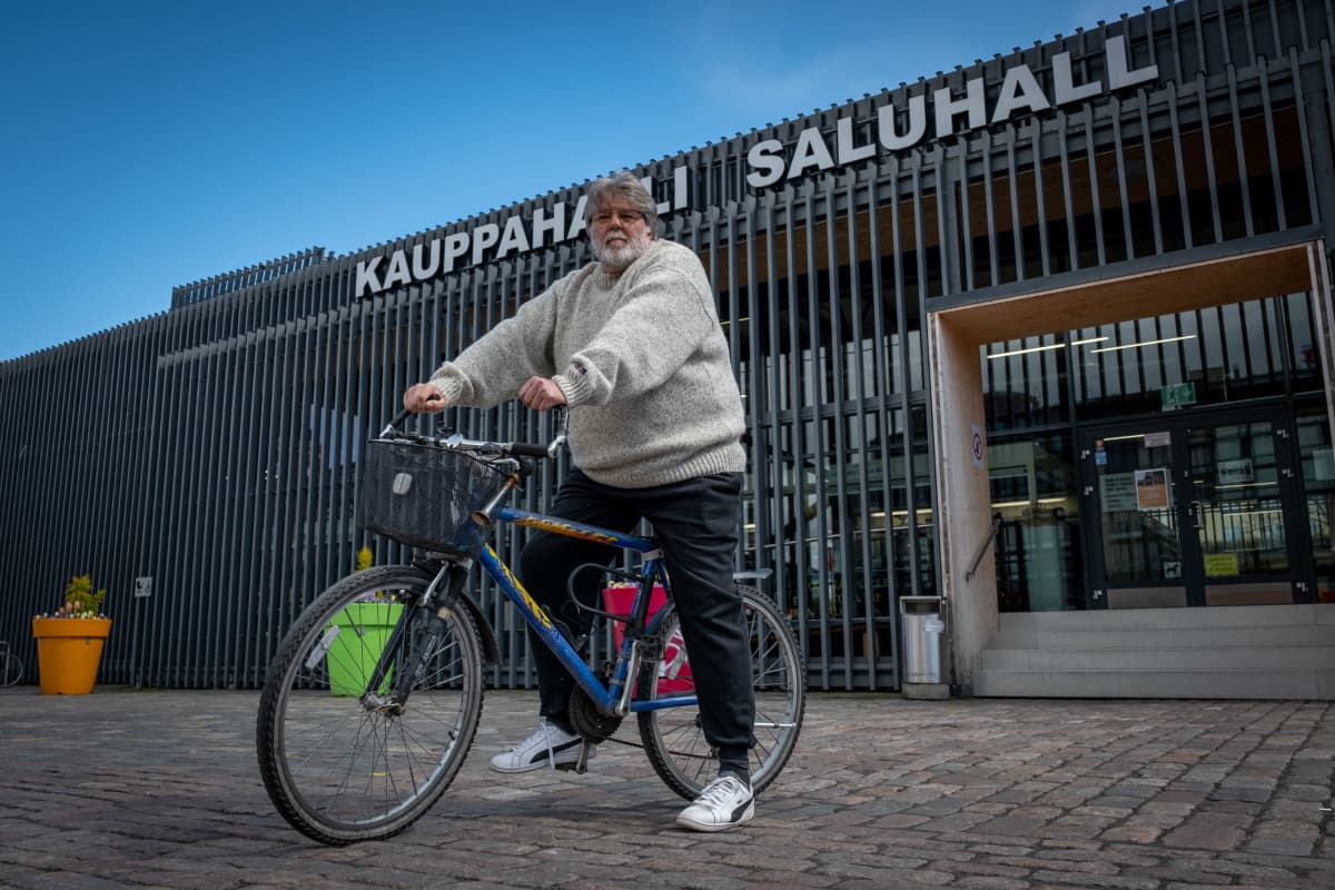 Kari Saksanen Hakaniemen torilla.