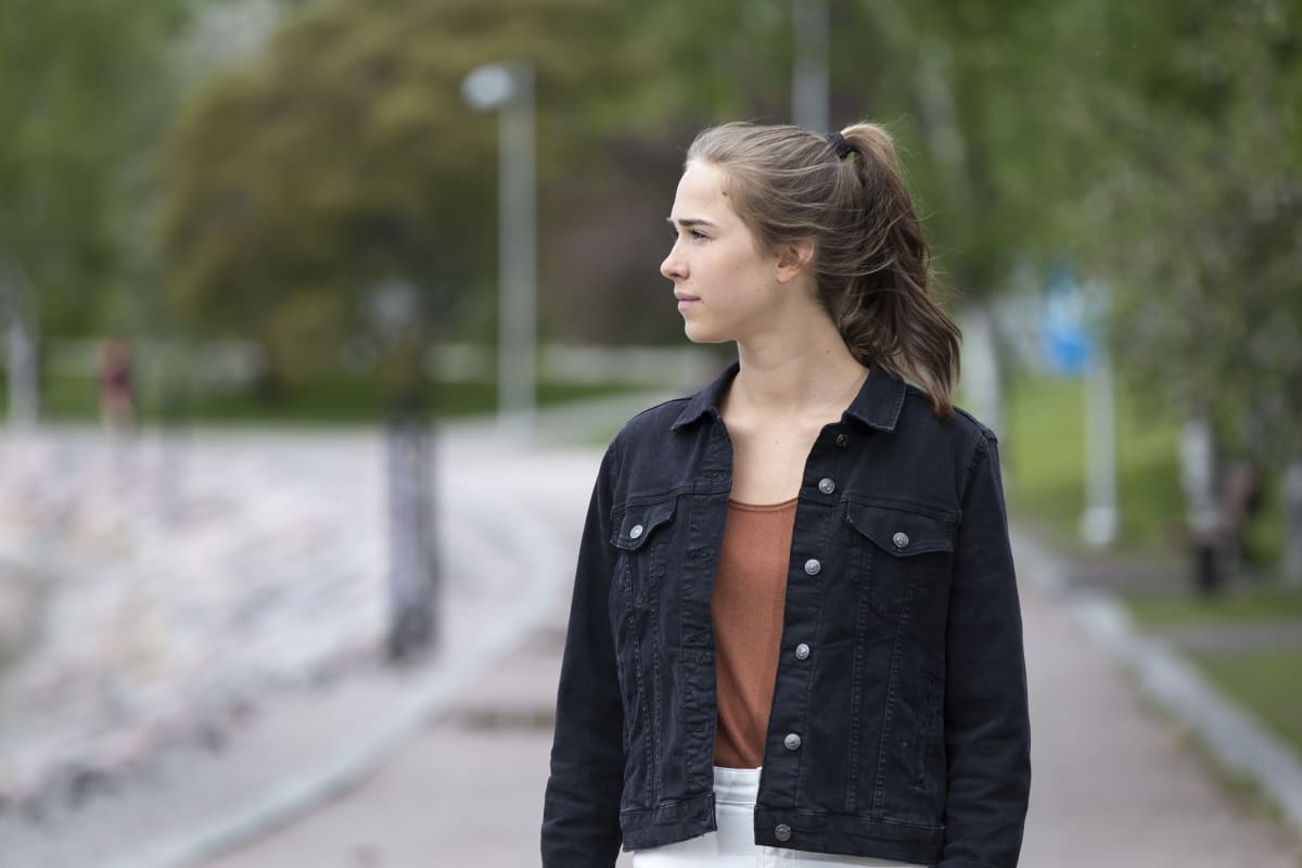 Jalkapalloilija Emmaliina Tulkki poseeraa kameralle 28.5.2020.