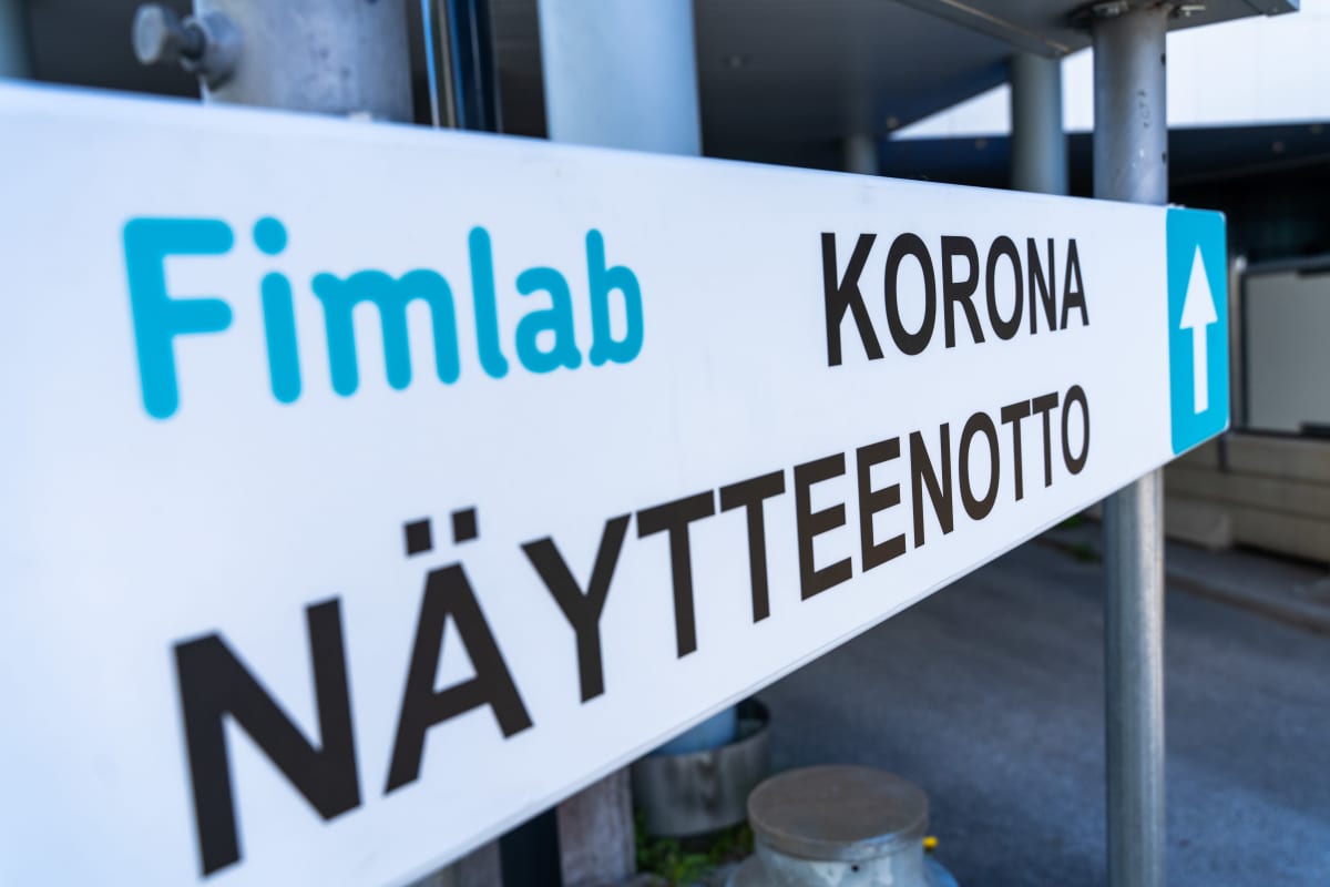 Fimlabin koronanäytteenottopisteen opaste.
