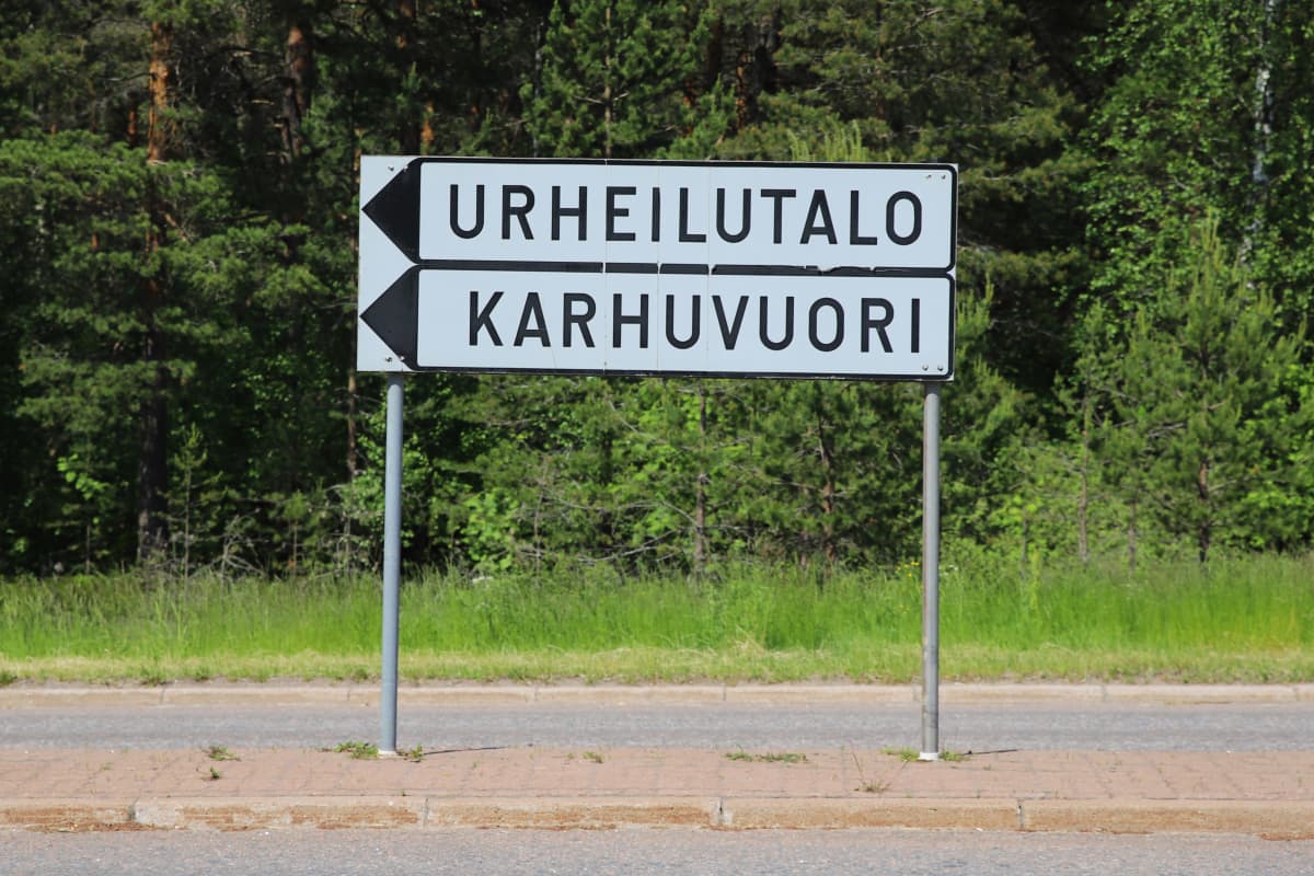 Karhuvuoren tienviitta Kotkassa.
