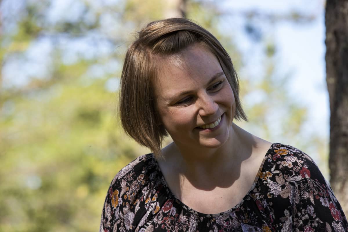 Karoliina Kuvaja henkilökuvassa.