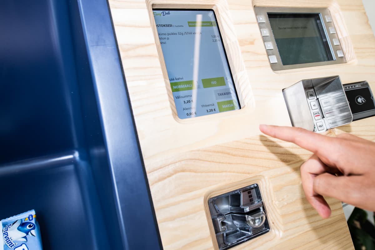 Neste Easy Delin eli automaattikauppa Helsingin Ratakadulla.