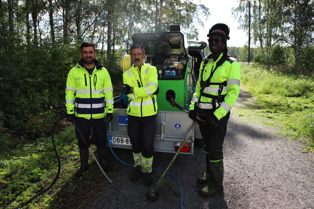 kaupungin puutarhamiehet poseeraavat