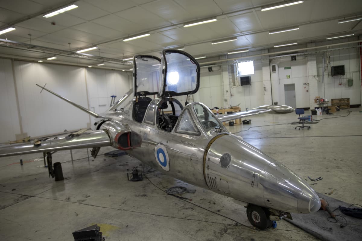 Fouga Magister hallissa