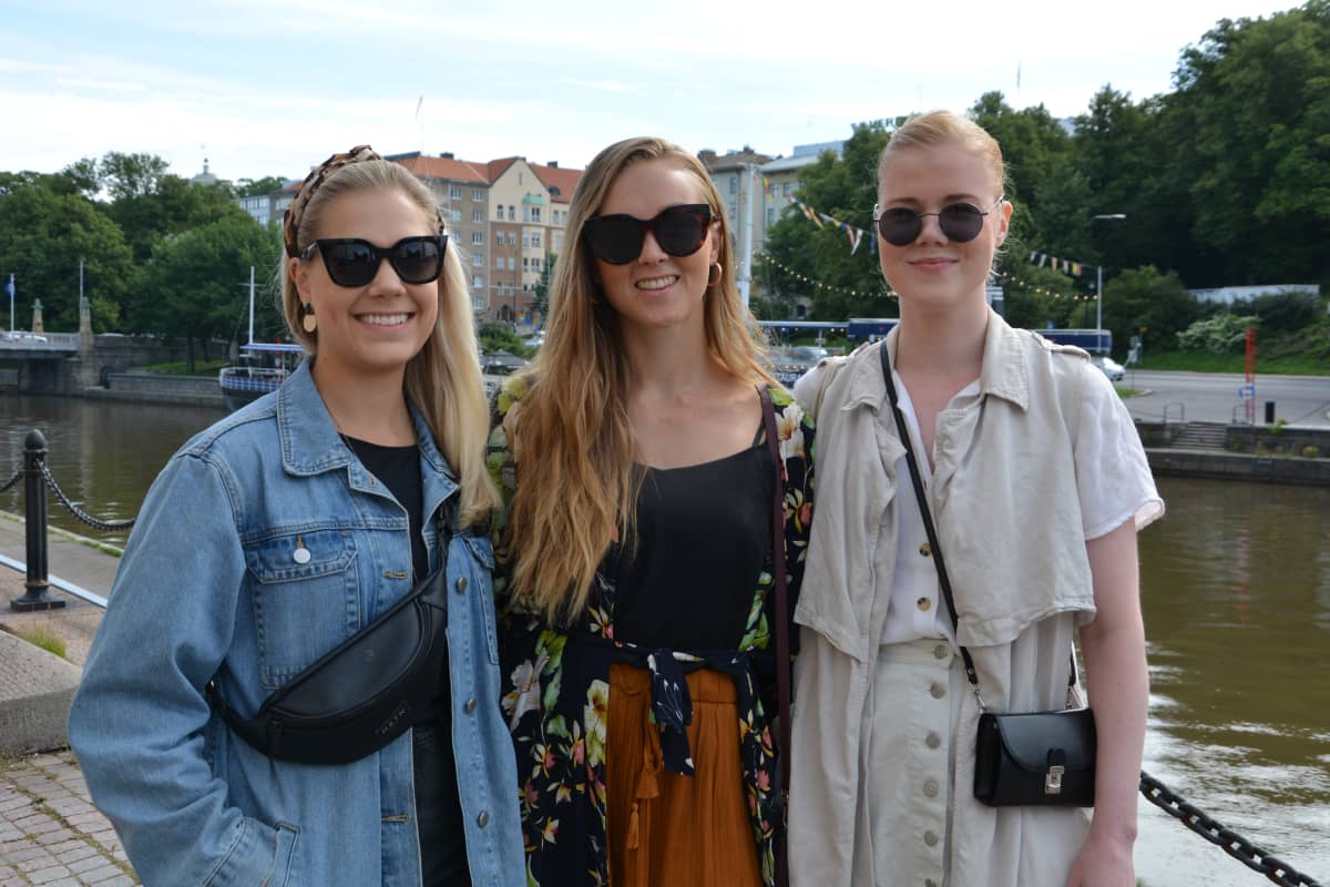 Katariina Karttunen, Julia Österlund ja Katja Toropainen Turussa.