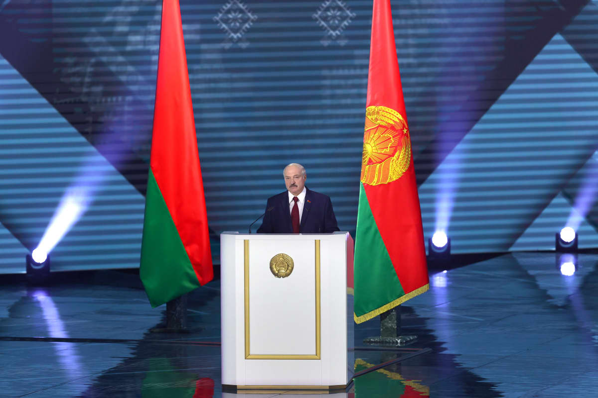 Valko-Venäjän presidentti Aljaksandr Lukašenka piti puheen parlamentille Minskissä 4. elokuuta 2020.