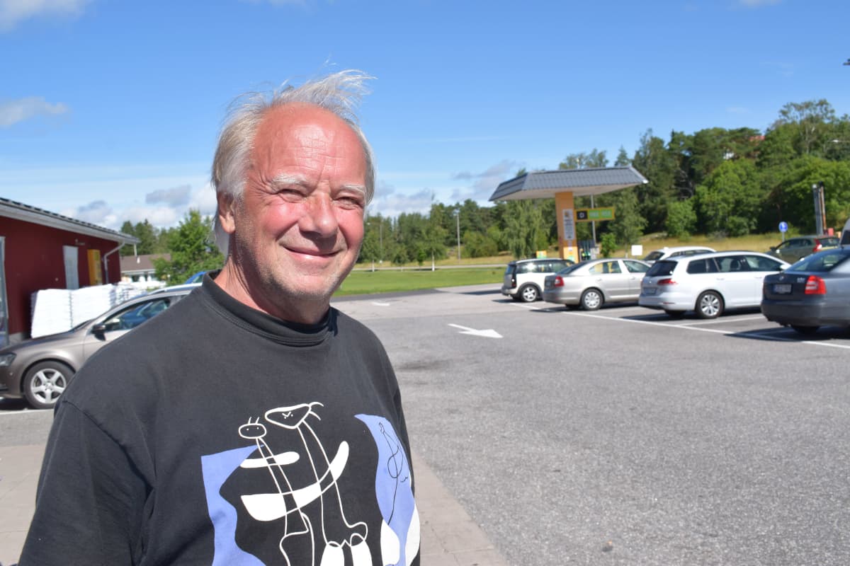 Leukakirurgi Juha Peltola on Kustavin kesämökkiläinen.