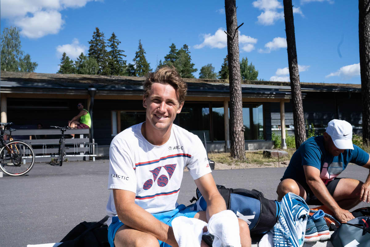 Norjalainen tennispelaaja Casper Ruud Meilahden tenniskentällä.