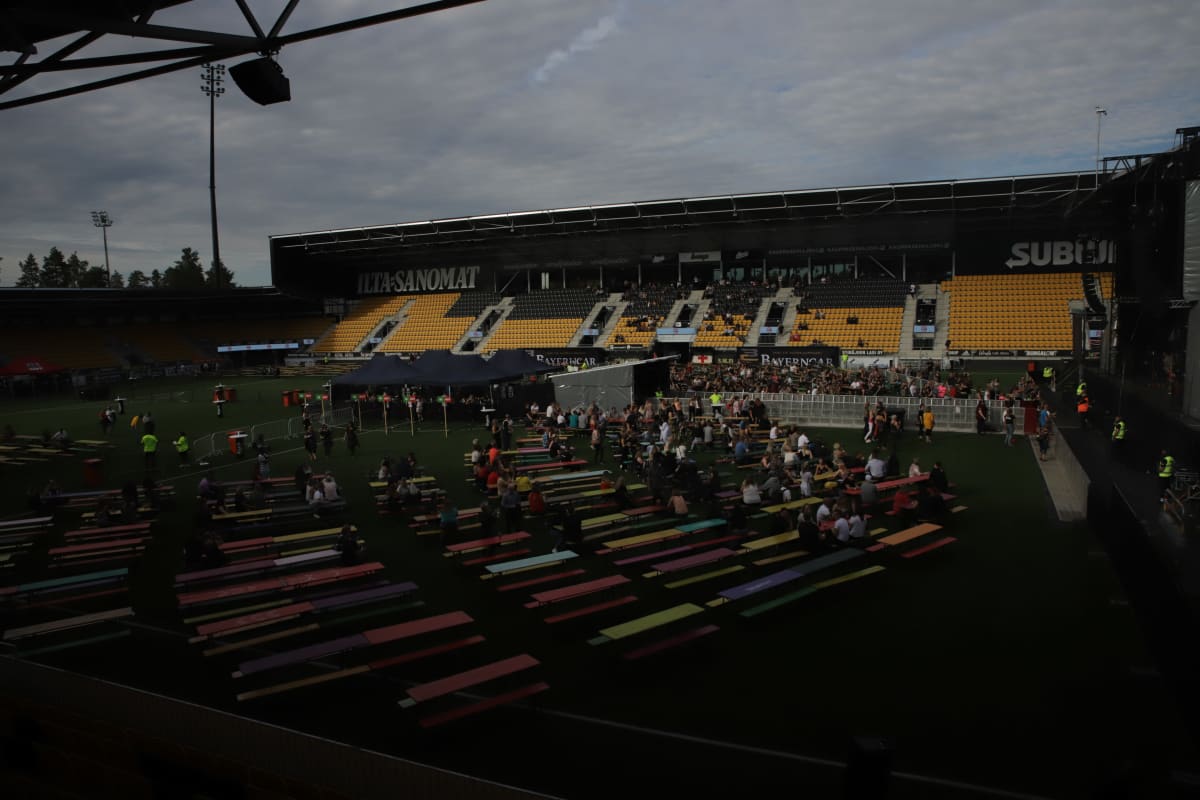Omasp stadionin yleisöä