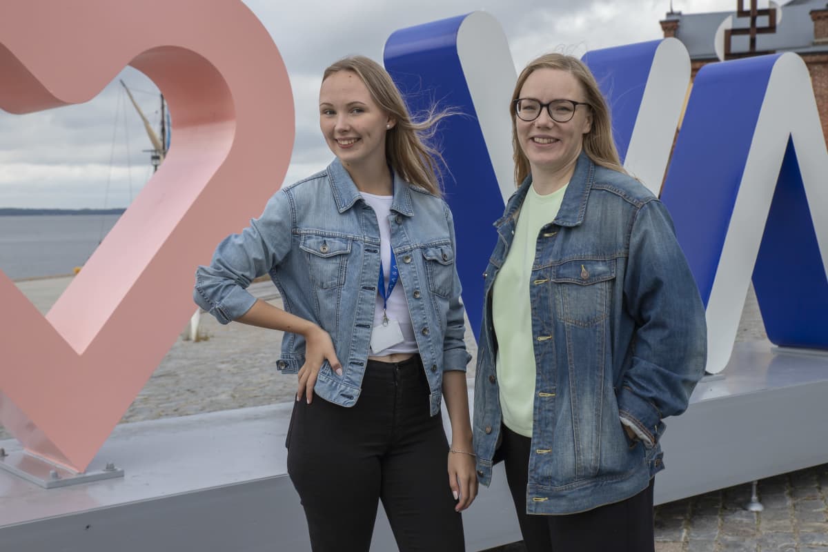 Kesäsomettaja Laura Nieminen ja Vaasan kaupungin viestintäsuunnittelija Susanna Saari