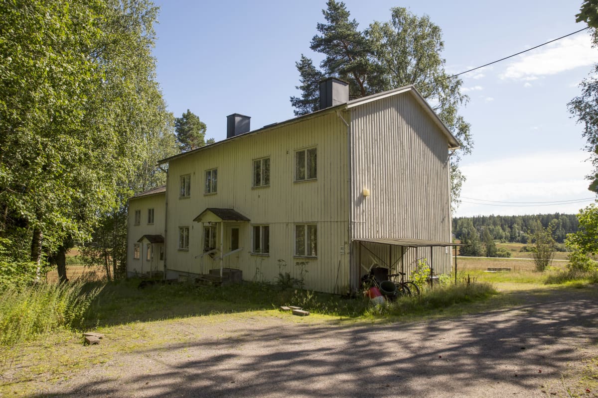 Kiinanmäkenä tunnettu henkilökunnan asuinrakennus Nikkilän sairaalan alueella.
