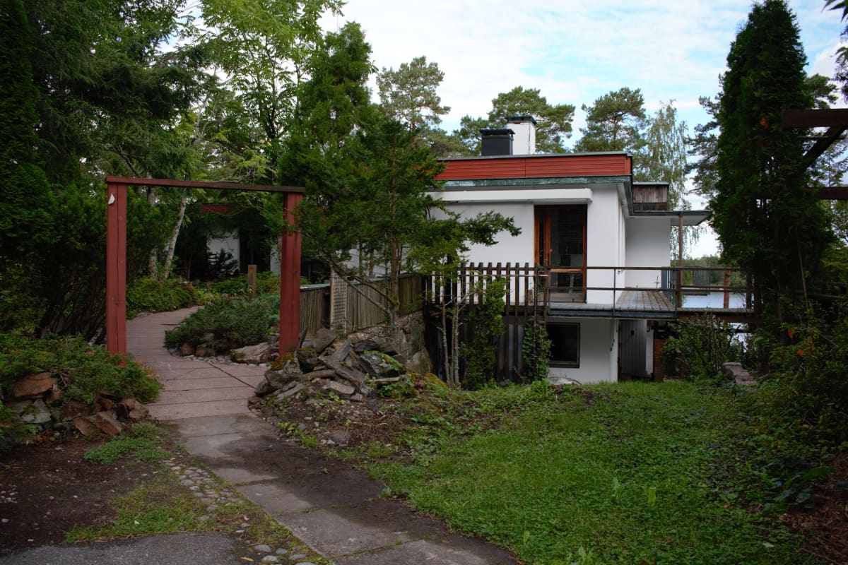 Taidekeräilijä Jaakko Lindbergin talo Turun Satavassa.