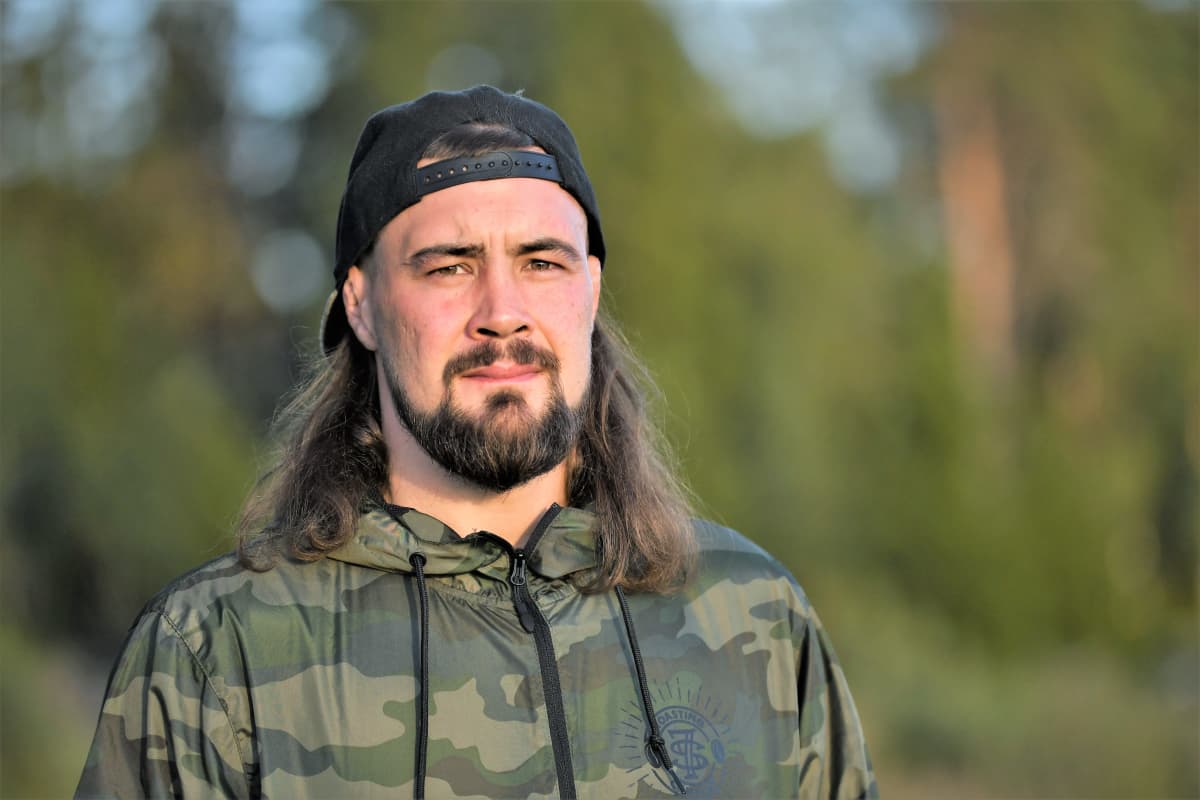 MMA-proffset Glenn Sparv i kvällssol i Vasa, augusti 2020