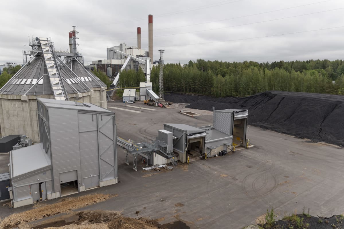 Vantaan Energian Martinlaakson voimalaitos käyttää polttoaineinaan kivihiiltä, metsähaketta ja turvetta. Vantaan Energia teki viime syksynä päätöksen luopua kivihiilestä vuonna 2022.