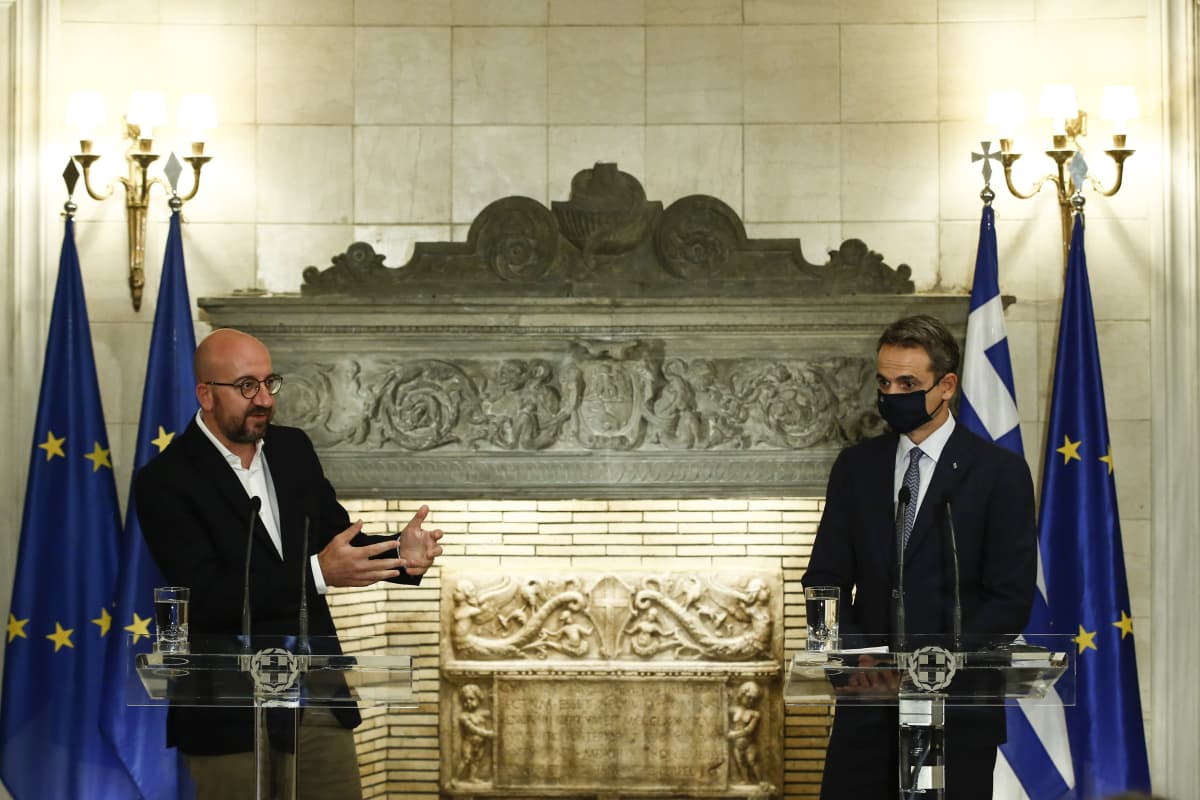 EU:n Michel ja Kreikan Mitsotakis lehdistötilaisuudessa