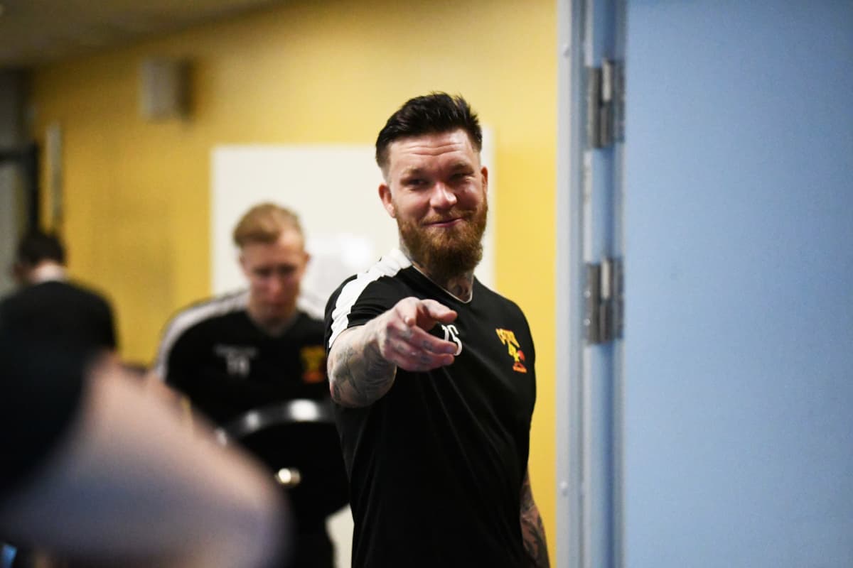 Teemu Tamminen på Cocks träning.
