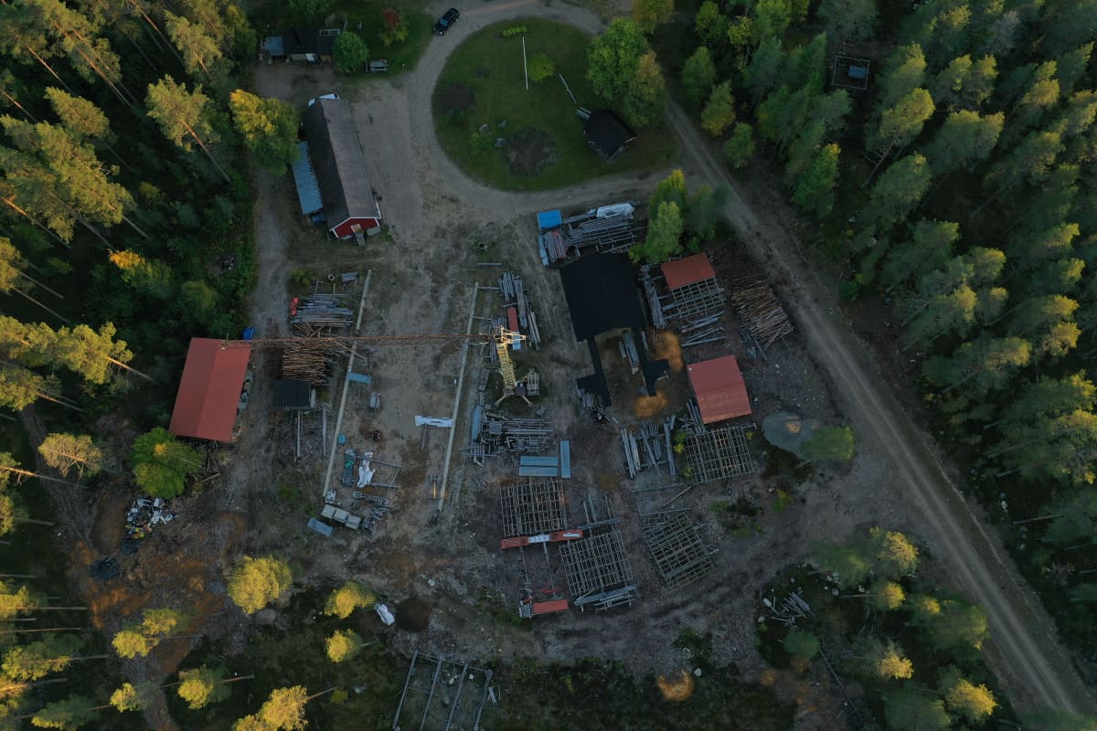 Alppisalvoksen veistohalli syyskuussa 2020.