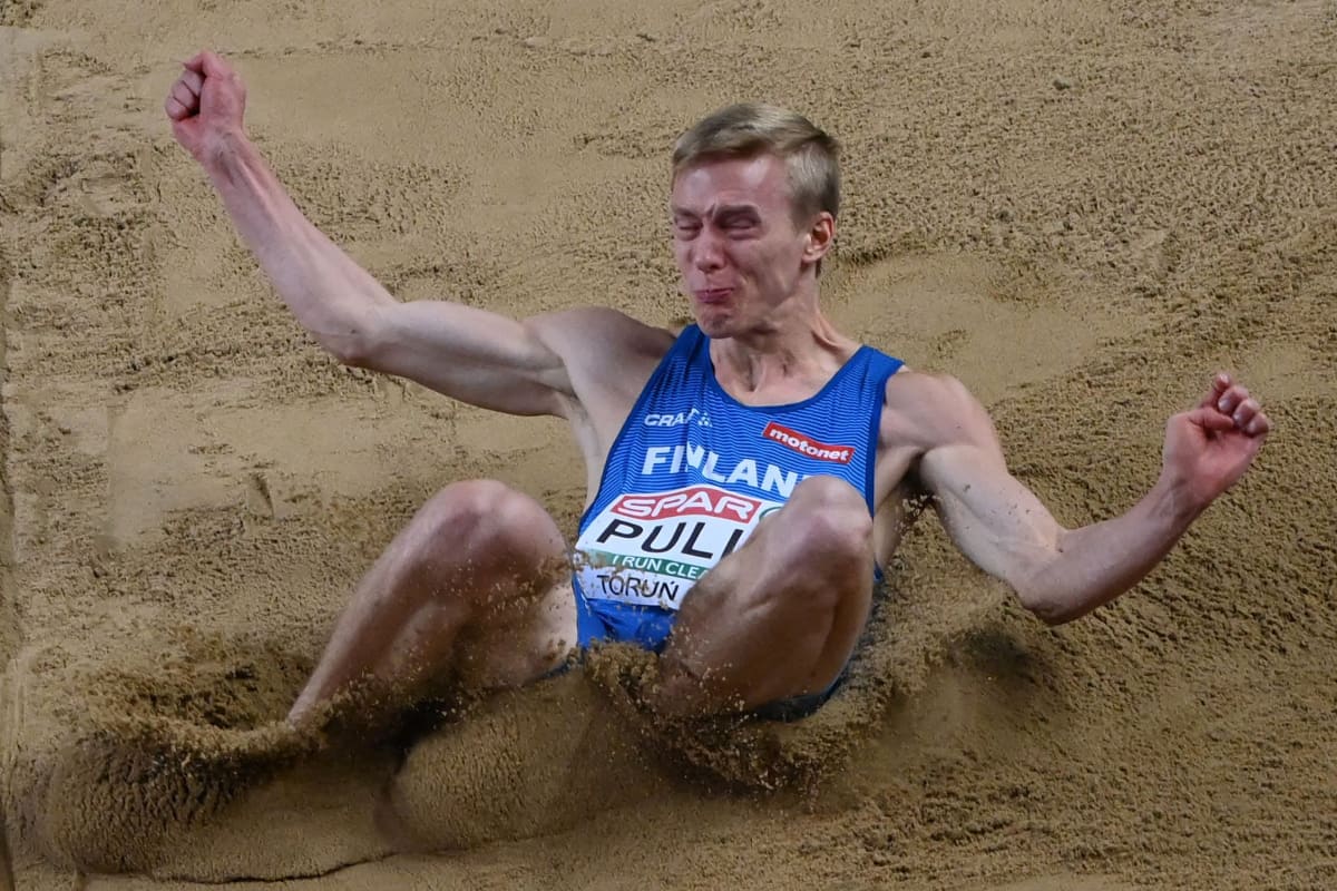Kristian Pulli hoppar längd.