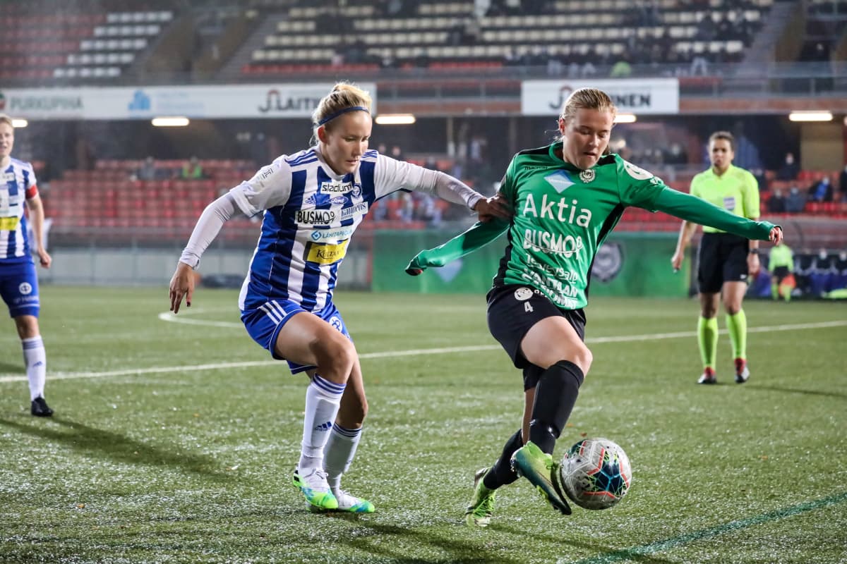 TiPS ja HJK kentällä lokakuussa 2020.