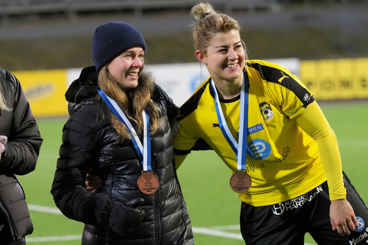 Gentjana Rochi (oik.) on Kuopion Palloseuran tähti.