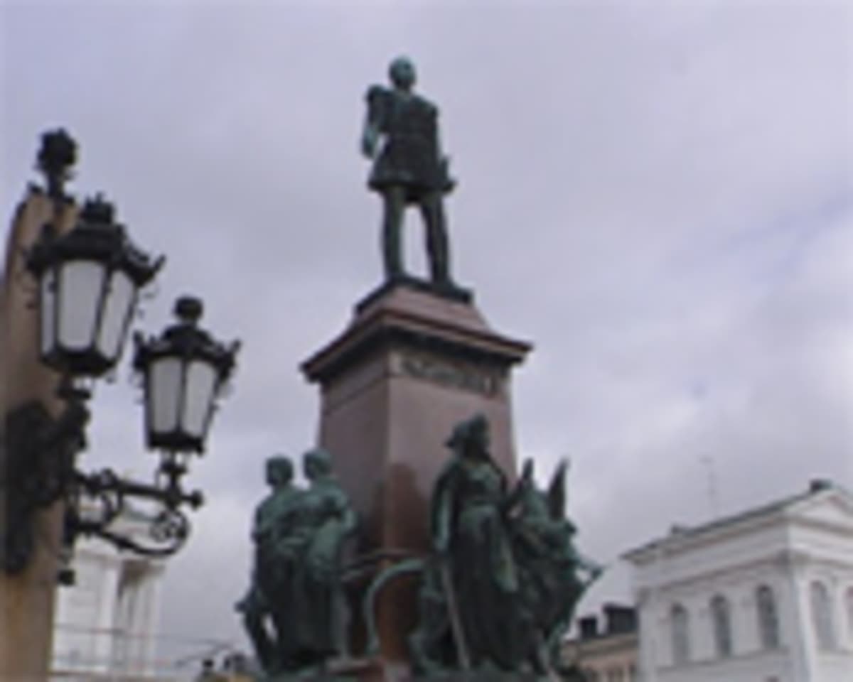 Aleksanteri II:n patsas Helsingin Senaatintorilla