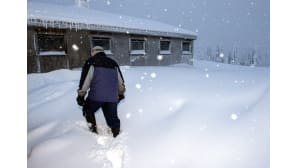 Sähköt pätkivät Seppo Anttosen kotona Hyrynsalmen Kytömäen kylällä.