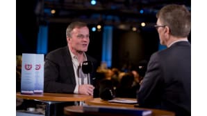 Maailmanmestari ja tallipäällikkö Tommi Mäkinen Arvo Vuorelan haastattelussa vuoden 2015 gaalassa.