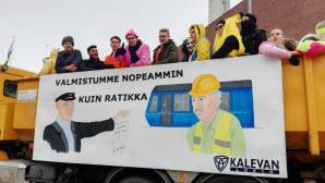 Ratikkateemainen penkkarilakana
