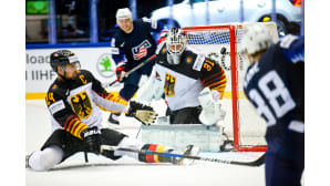 Patrick Kane, Niklas Treutle, Dennis Seidenberg