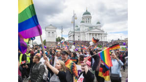 Helsinki pride Senaatintorilla.