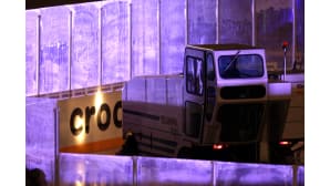 Zamboni pyrki huolehtimaan jään kunnosta.